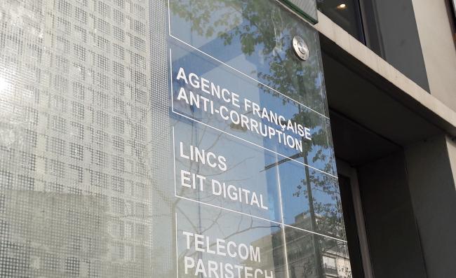 La France face à la corruption : un retard coupable